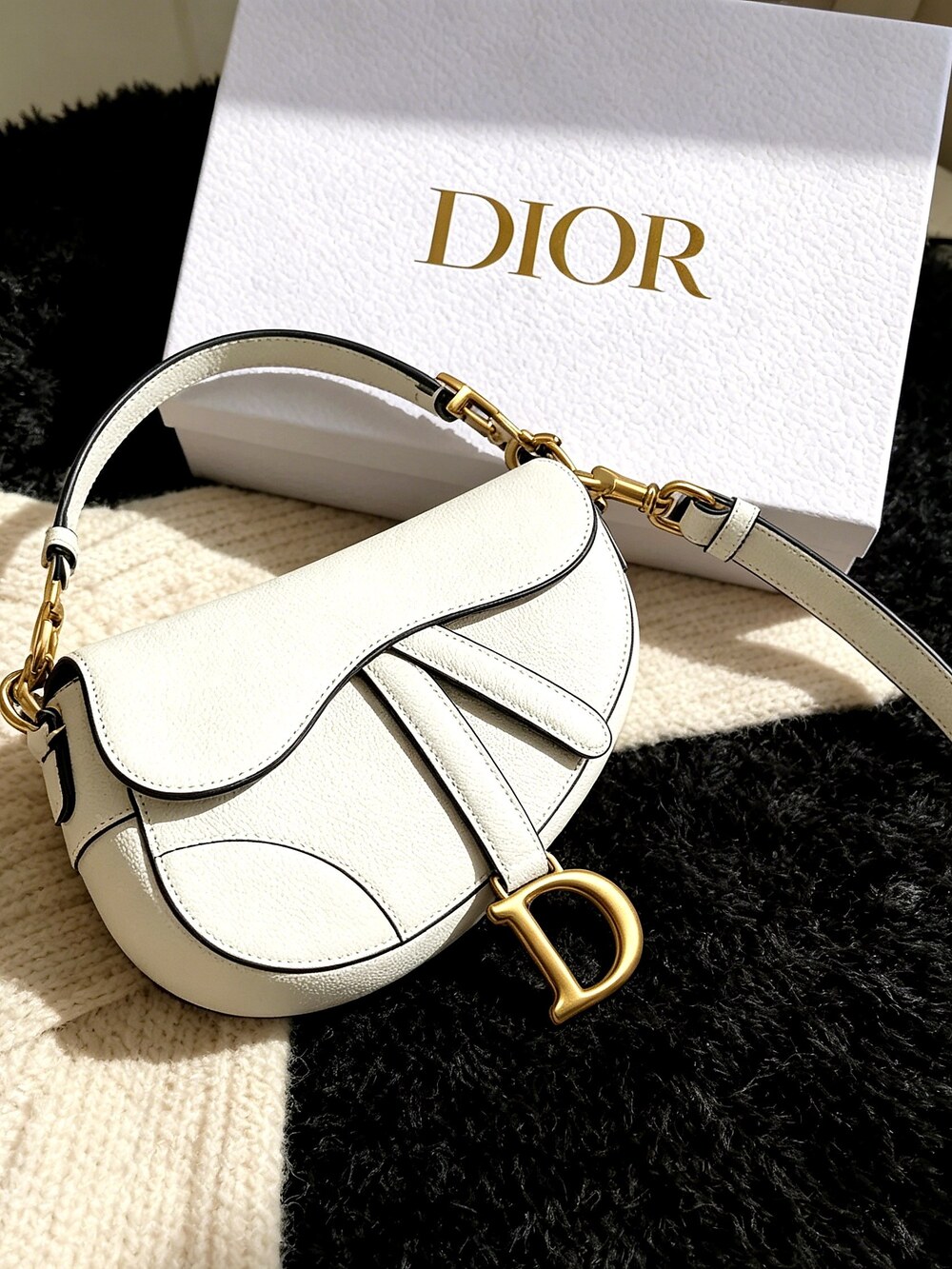 Dior White Grained Leather Saddle Medium Shoulder Bag - Picture 5 of 6